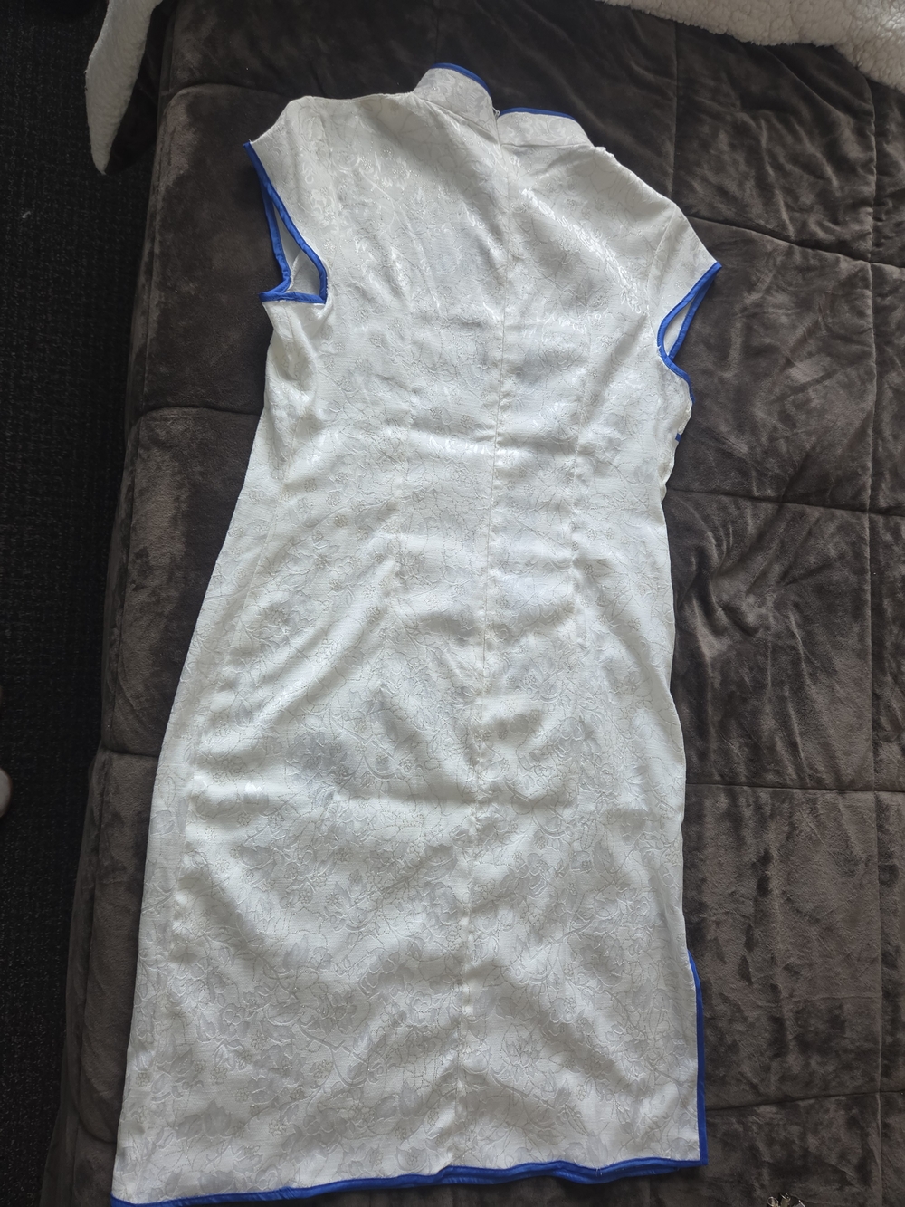White and Blue Floral Embroidered Cheongsam Dress - Picture 2 of 6